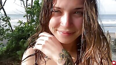 MihaNika69 снялась в порно на Бали за это могут посадить в тюрьму